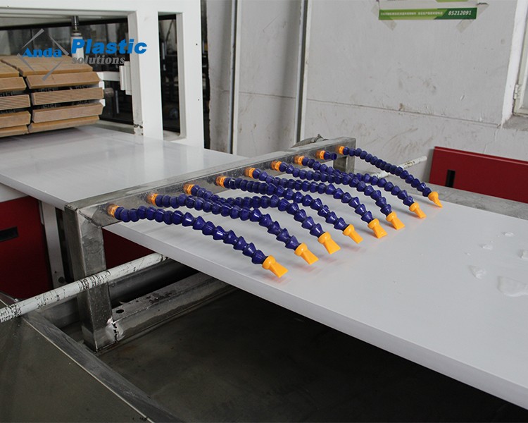 Máy làm khung cửa WPC